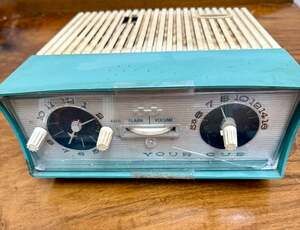 Vintage 1960s Hitachi Your Cue AM Tube Alarm Clock Radio Teal UNTESTED